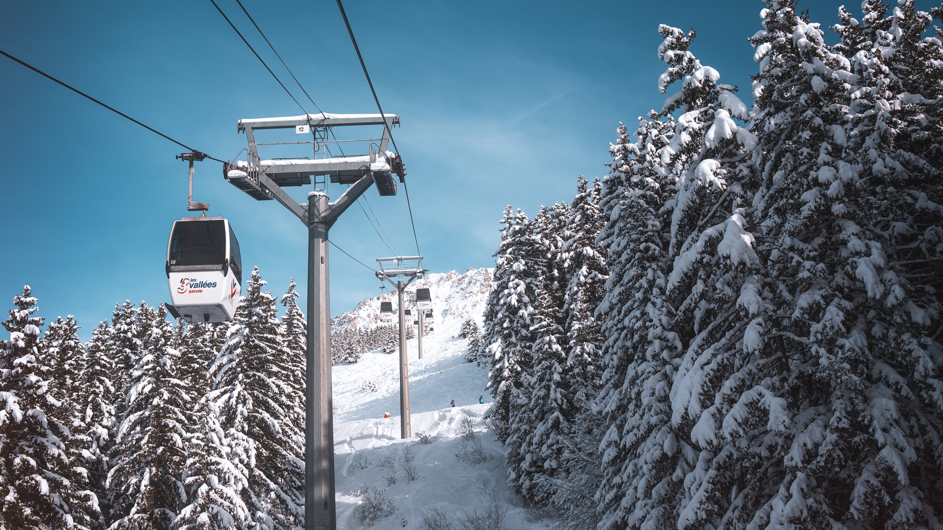 Les 3 Vallees ski area gondolas