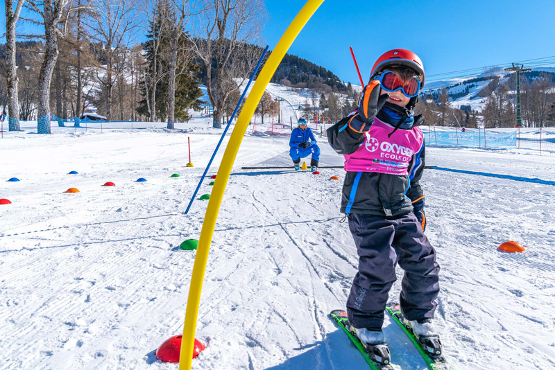 Child on oxygene ski course