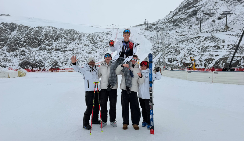 Click to view client WeTransfer image files Team Carrick-Smith celebrating in Soelden